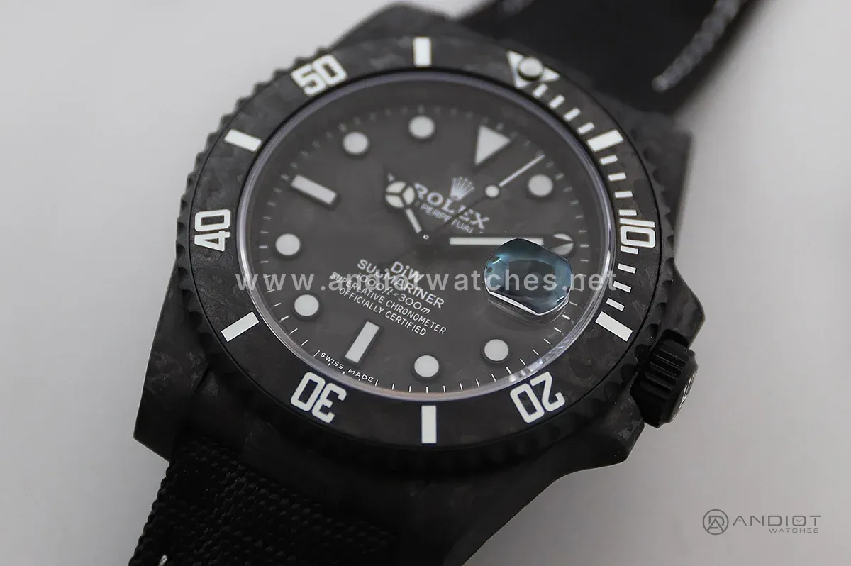 DIW Submariner All Carbon Black