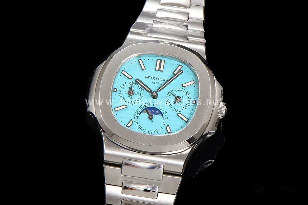 Nautilus 5740 Tiffany Blue Dial in Steel
